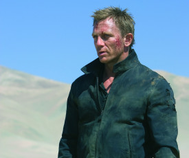 Картинка кино+фильмы 007 +quantum+of+solace джеймс бонд рана куртка пустыня