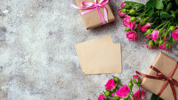 Картинка праздничные подарки+и+коробочки бутоны подарки розы