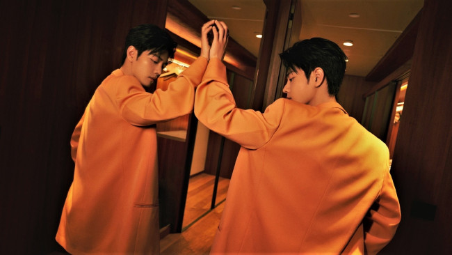 Обои картинки фото мужчины, xiao zhan, актер, пиджак, зеркало