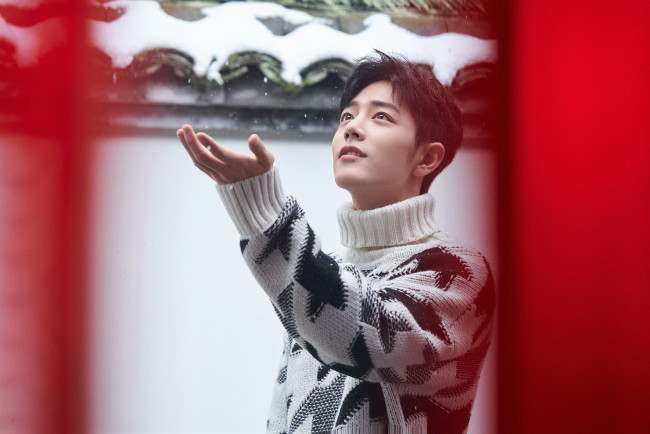 Обои картинки фото мужчины, xiao zhan, актер, свитер, снег
