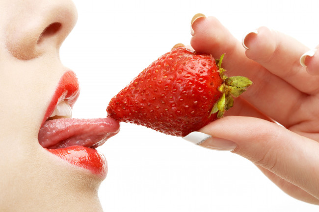Обои картинки фото разное, губы, ягода, клубника, язык