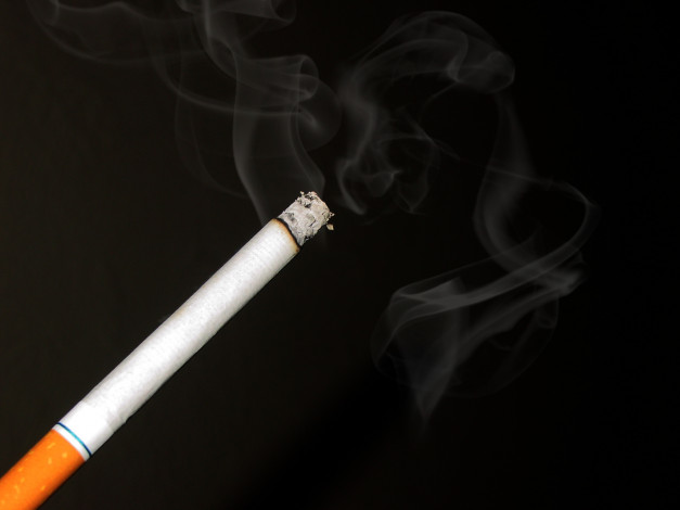 Обои картинки фото разное, курительные, принадлежности, спички, сигарета, дым