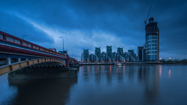 Обои картинки фото города, лондон, великобритания, ночь, небоскребы, мост