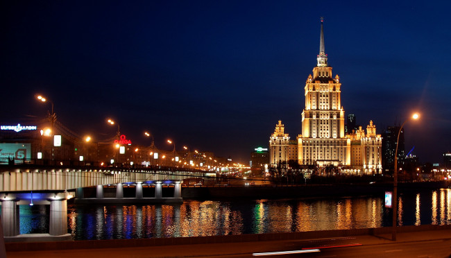 Обои картинки фото гостиница, украина, города, москва, россия, ночь, река, огни