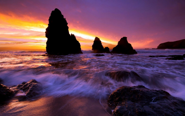 Обои картинки фото природа, побережье, океан, скалы, волны, тучи, свет, восход