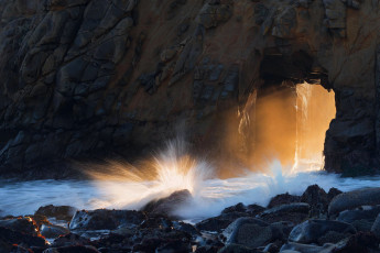 Картинка природа реки озера калифорния скала брызги свет грот арка сша штат камни волны pfeiffer beach