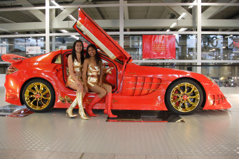 Картинка mercedes+girls+1 автомобили -авто+с+девушками красный girls mercedes
