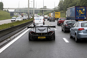 Картинка mclaren+p1+lm автомобили выставки+и+уличные+фото черный дорога транспорт мост