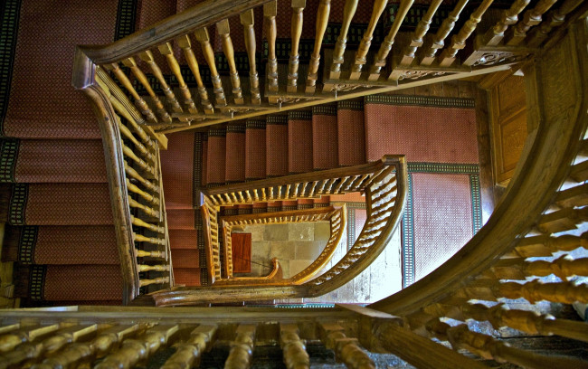 Обои картинки фото интерьер, холлы, лестницы, корридоры, ковер, ступени, лестница, перила