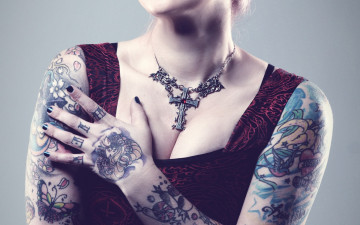 Картинка разное руки декольте девушка топ майка крест татуировки
