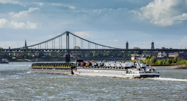 Обои картинки фото krefeld,  germany, корабли, баржи, germany, rhine, крефельд, германия, река, рейн, мост, баржа, техника, город
