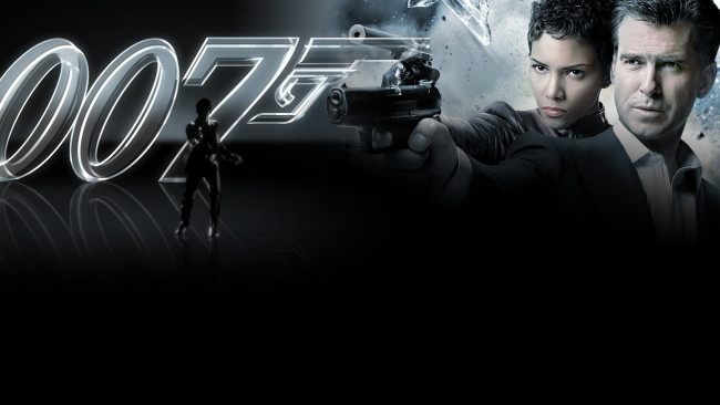 Обои картинки фото кино фильмы, 007,  die another day, девушка, оружие, джеймс, бонд