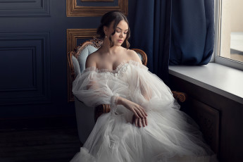 Картинка девушки -+невесты кресло невеста свадебное платье поза ирина мальцева