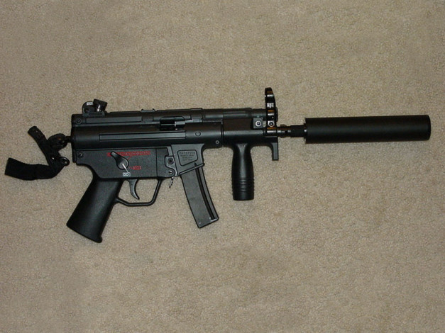 N мп. Мп5 с глушителем. Мп5 Курц с глушителем. Mp5k PDW глушитель. Мп5 и мп40.