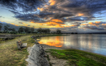 Картинка природа реки озера берег озеро скамейка облака пейзаж побережье