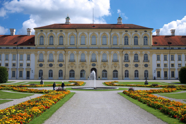 Обои картинки фото дворец, шляйссхайм, мюнхен, германия, города, дворцы, замки, крепости, окна, цветы, фонтан