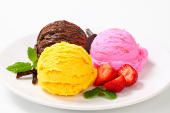 Картинка еда мороженое десерты шоколадное шарики ягоды ассорти клубника десерт сладости сладкое тарелка