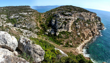 Картинка cala fighera природа побережье остров мыс скалы леса море панорама капри италия