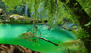 Картинка природа водопады горы камни обрыв водопад озеро лес