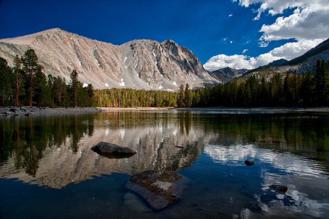 Обои картинки фото dorothy, lake, sierra, nevada, california, природа, реки, озера, калифорния, сьерра-невада, озеро, дороти, горы, лес, отражение