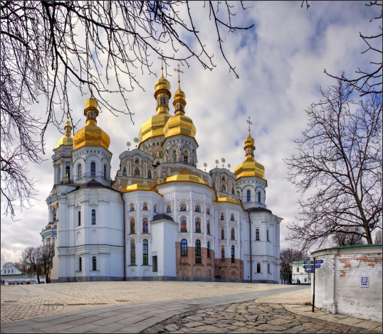 Обои картинки фото pechersk lavra, города, киев , украина, площадь, храм