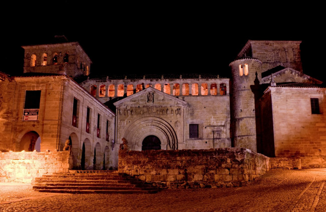 Обои картинки фото испания, города, - дворцы,  замки,  крепости, освещение, ступени