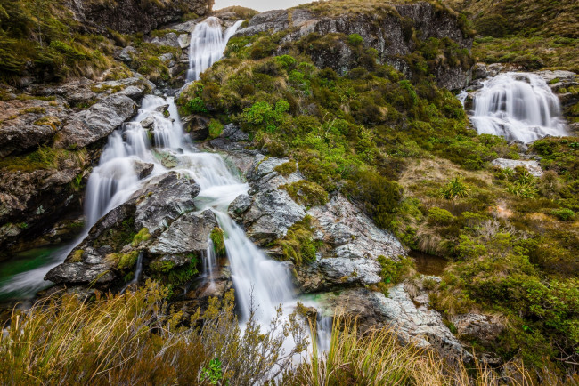 Обои картинки фото новая зеландия, природа, водопады, трава, камни