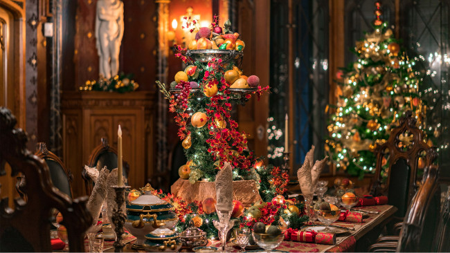 Обои картинки фото праздничные, сервировка, праздник, елка, стол