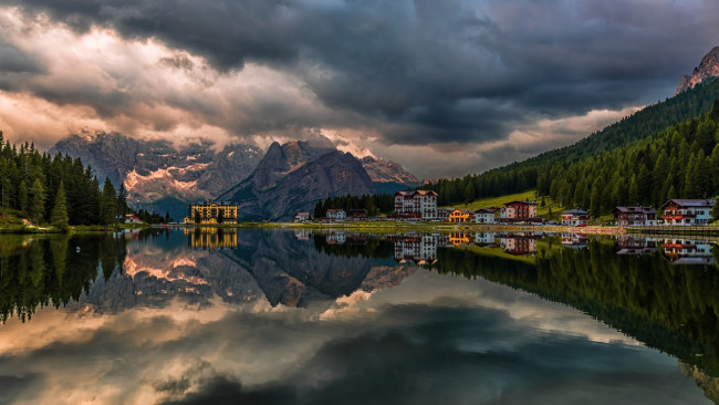 Обои картинки фото grand hotel misurina, misurina lake, italy, города, - пейзажи, grand, hotel, misurina, lake