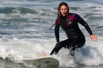Картинка спорт серфинг экстрим девушка море