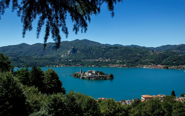 Обои картинки фото orta, san, giulio, piedmont, italy, города, пейзажи, lake, орта-сан-джулио, италия, озеро, орта, остров, сан-гулио, горы