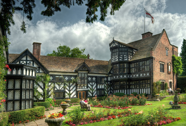 Обои картинки фото gawsworth, old, hall, england, города, здания, дома, цветы, англия, сад, парк