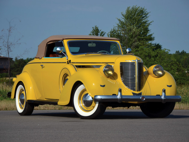 Обои картинки фото автомобили, классика, желтый, c-19, coupe, convertible, imperial, chrysler, 1938г