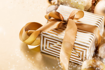 Картинка праздничные подарки+и+коробочки бант подарок лента