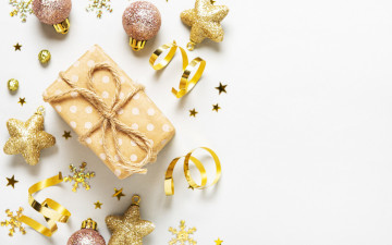 Картинка праздничные подарки+и+коробочки серпантин подарок звездочки