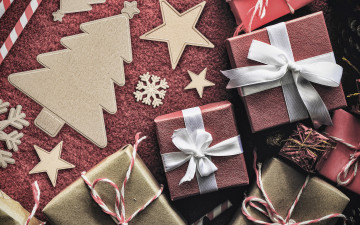 обоя праздничные, подарки и коробочки, снежинки, подарки, лента, бант