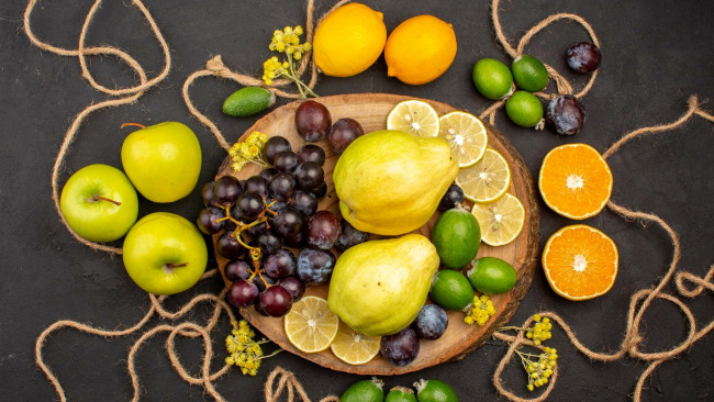 Обои картинки фото еда, фрукты,  ягоды, виноград, фейхоа, яблоки, айва