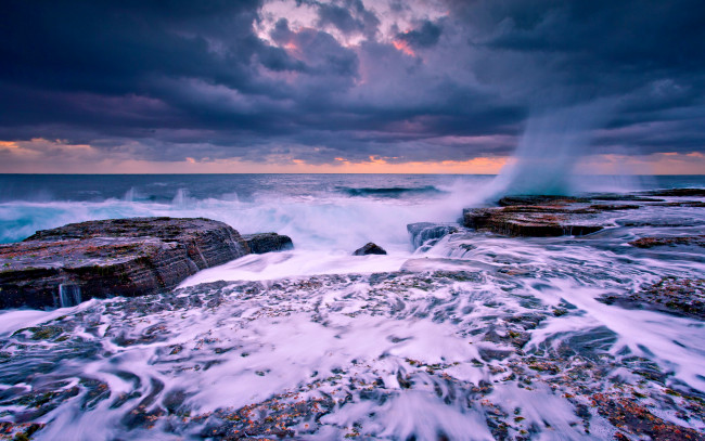 Обои картинки фото ocean, waves, природа, побережье, прибой, тучи, скалы, берег, океан