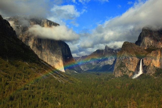 Обои картинки фото bridalveil, fall, yosemite, national, park, california, природа, водопады, водопад, брайдлвейл, йосемити, горы, радуга, долина