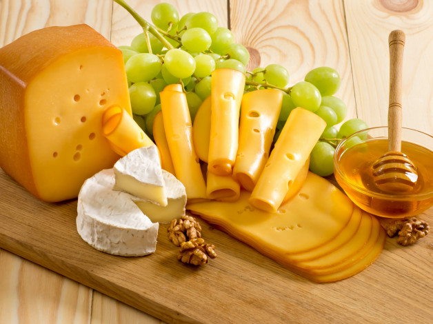 Обои картинки фото еда, сырные изделия, виноград, сыр, nuts, honey, grapes, cheese, орехи, мед