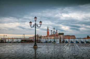 обоя morning venice, города, венеция , италия, фонарь, площадь