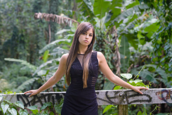 Картинка девушки -unsort+ брюнетки темноволосые шатенка платье джунгли