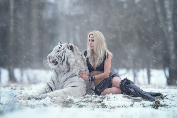 Картинка darya+lefler девушки дарья+лефлер darya lefler тигр белый животное хищник альбинос снег дарья лефлер cosplay блондинка девушка модель наряд поза макияж причёска взгляд