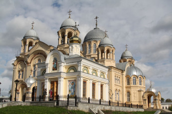 Картинка крестовоздвиженский собор никольская церковь свято николаевском монастыре города православные церкви монастыри