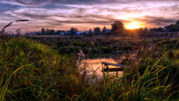 Картинка природа восходы закаты трава речка утро лето облака покой заросли
