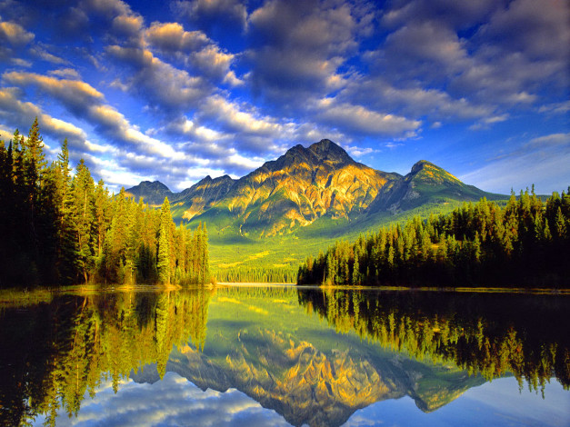 Обои картинки фото природа, реки, озера, лес, озеро, горы, облака, отражение, перспектива