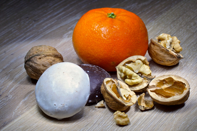 Обои картинки фото еда, разное, апельсин, орехи