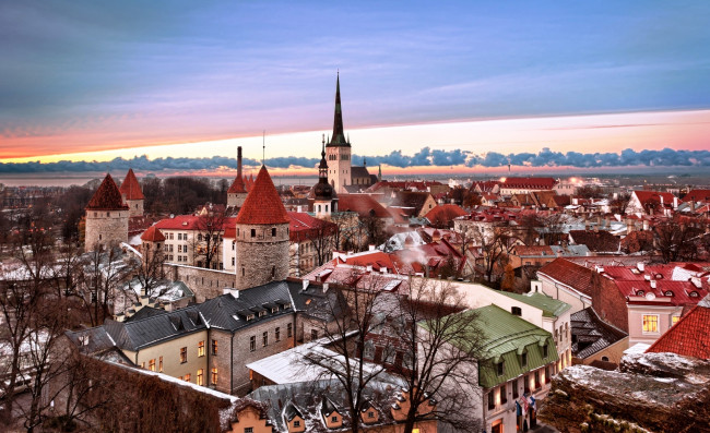 Обои картинки фото города, таллин , эстония, небо, зима, здания, дома, закат, панорама, город