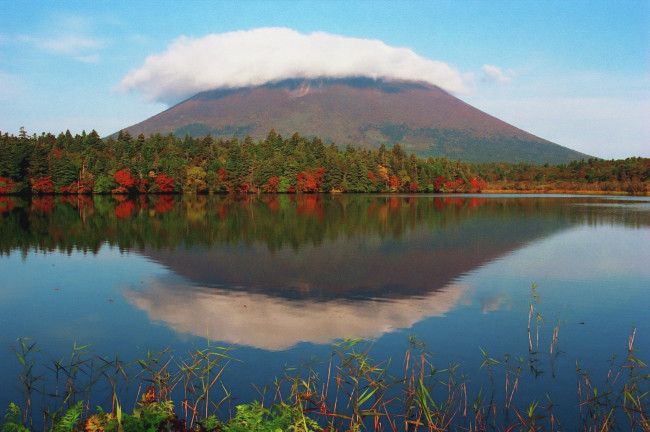 Обои картинки фото озеро красивое итуруп, природа, радуга, россия, красивое, озеро, курилы, итуруп