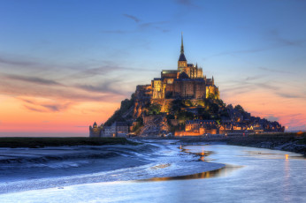 Картинка night+at+mont+saint-michel города крепость+мон-сен-мишель+ франция ночь крепость остров побережье